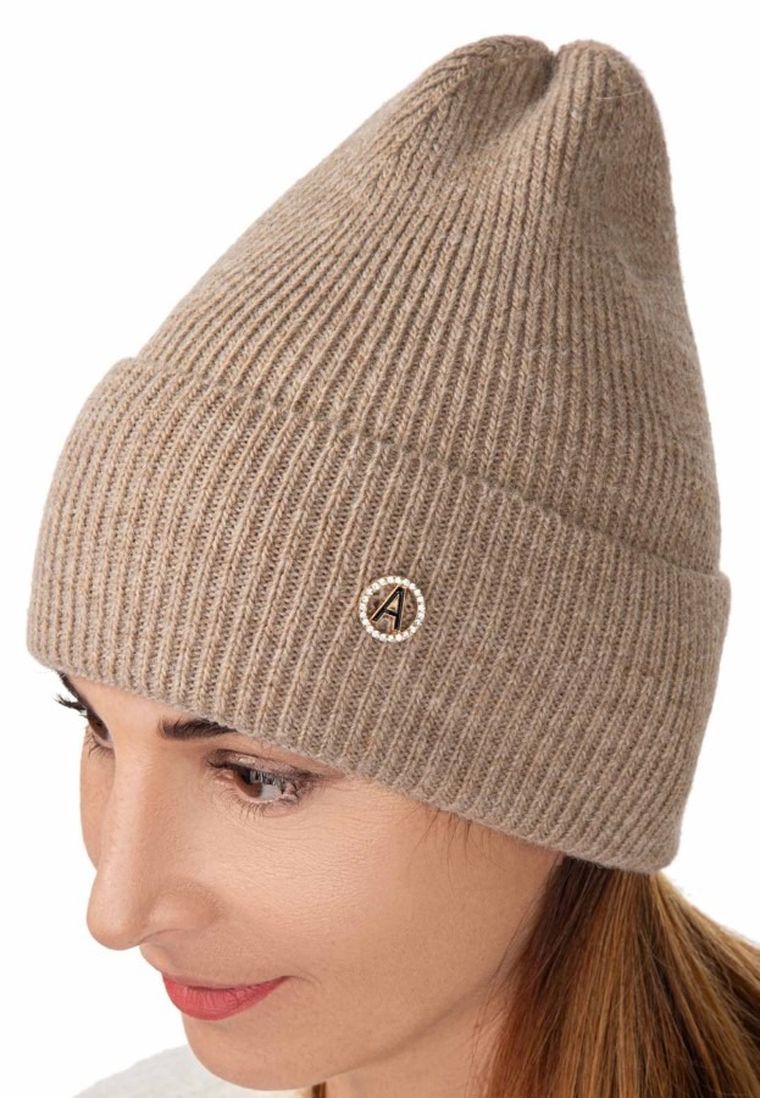 Czapka damska, beżowa, Ambra