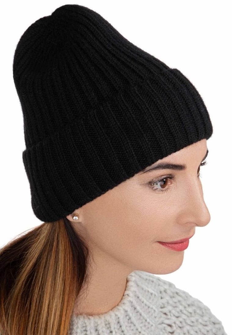 Czapka damska, czarna, Ambra