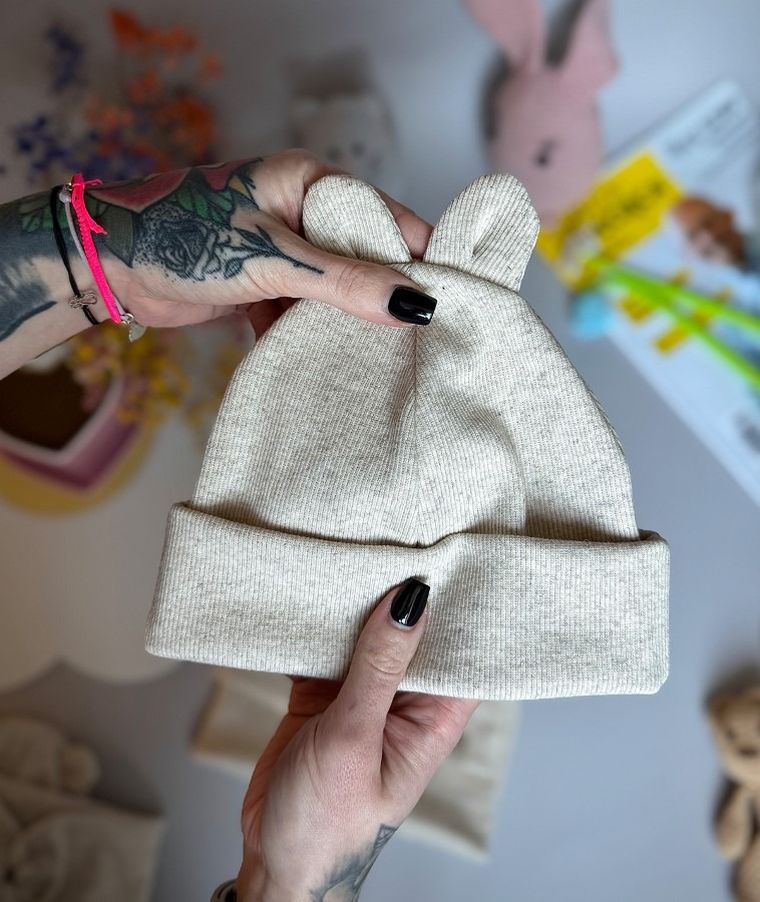 Czapka dziecięca, prążkowana, beżowa, Iltom