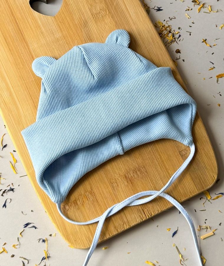 Czapka dziecięca, prążkowana, wiązana, jasnoniebieska, Iltom