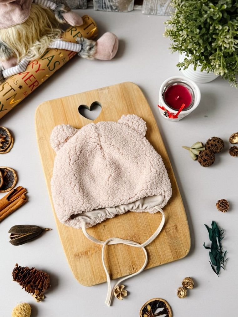 Czapka dziecięca, wiązana, beżowa, Iltom