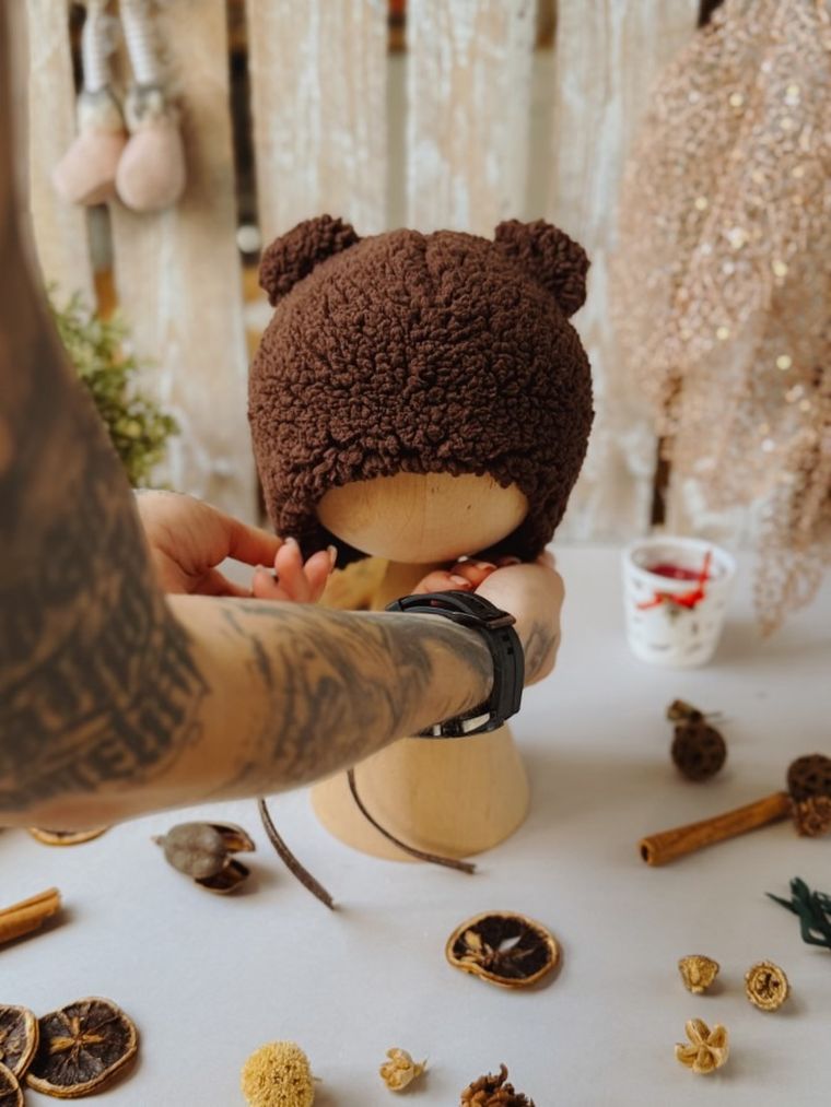 Czapka dziecięca, wiązana, brązowa, Iltom