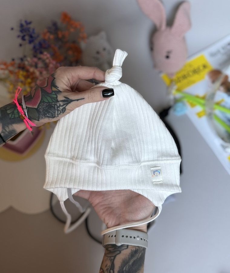 Czapka dziecięca, wiązana, ecru, Iltom