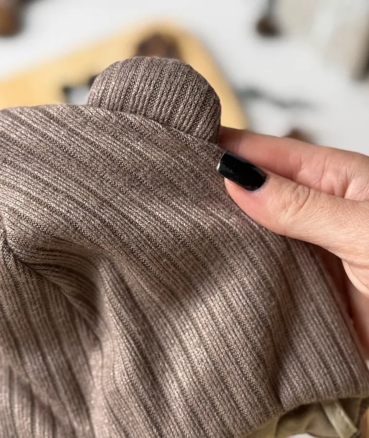 Czapka dziecięca, wiązana, sweterkowa, brązowa, Iltom