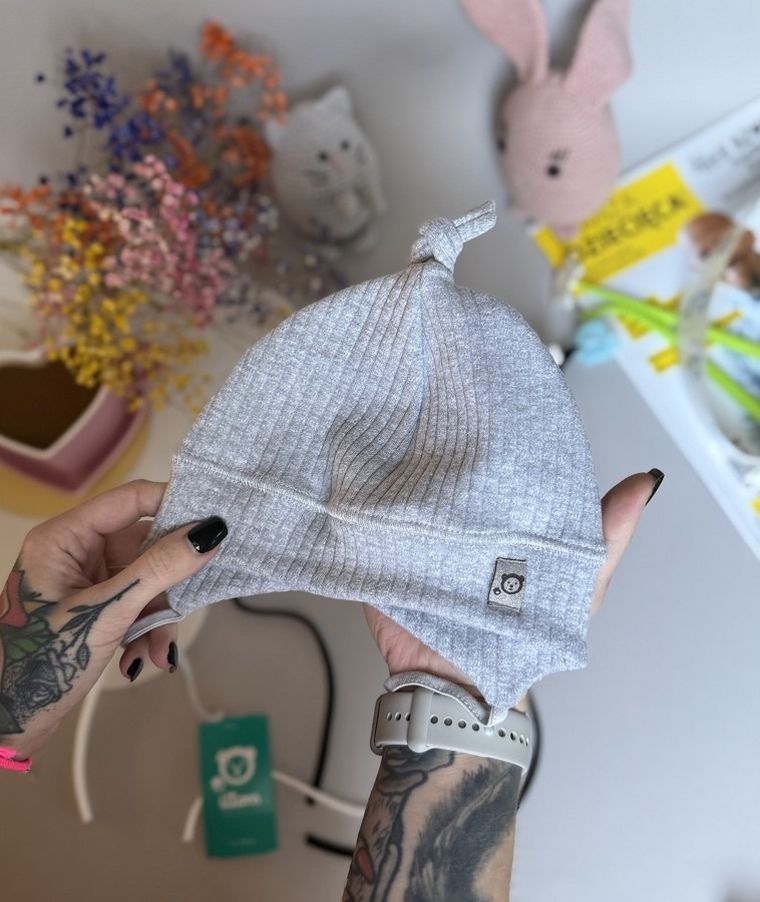 Czapka dziecięca, wiązana, szara, Iltom