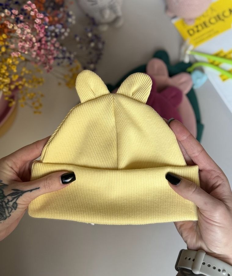 Czapka dziewczęca, prążkowana, żółta, Iltom