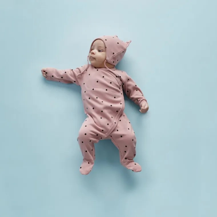 Czapka dziewczęca, wiązana, różowa, Pinokio