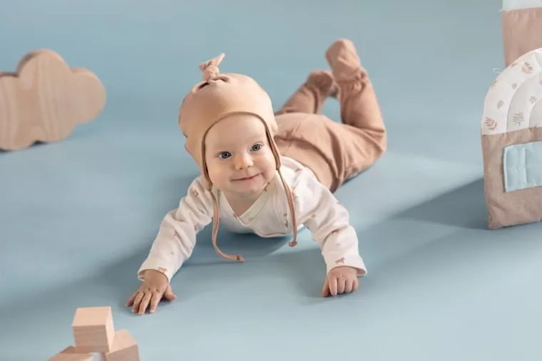 Czapka niemowlęca, wiązana, bawełna organiczna, brązowa, Pinokio