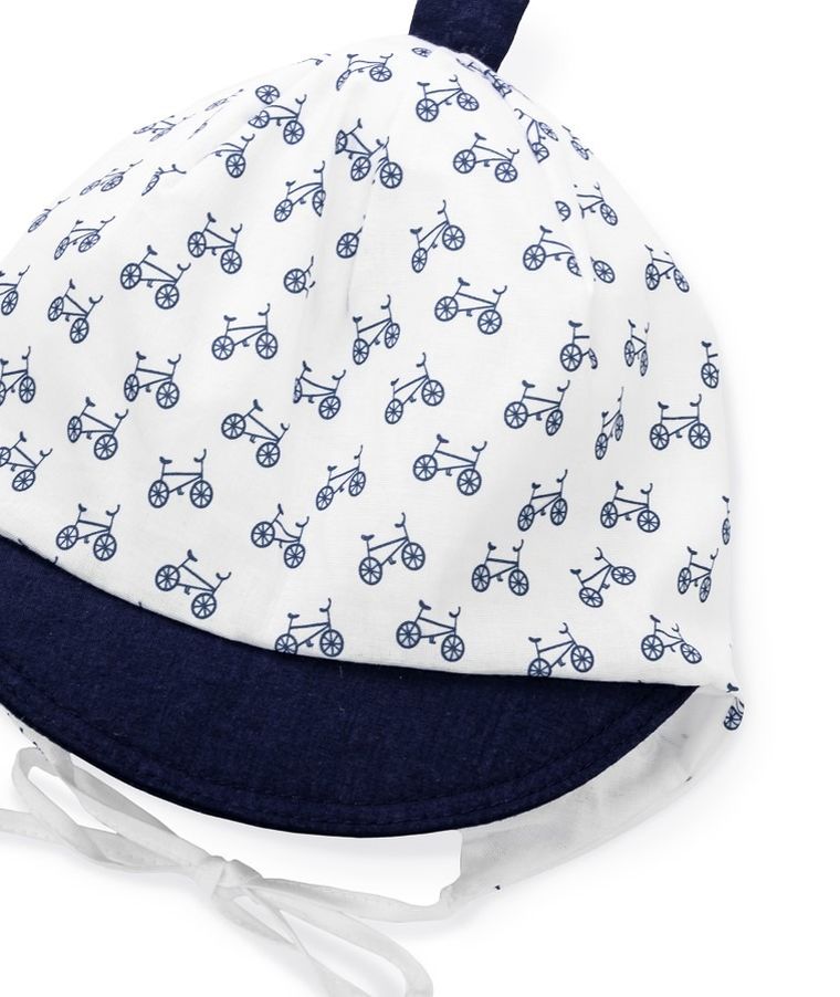 Czapka z daszkiem chłopięca, wiązana, biała, Iltom