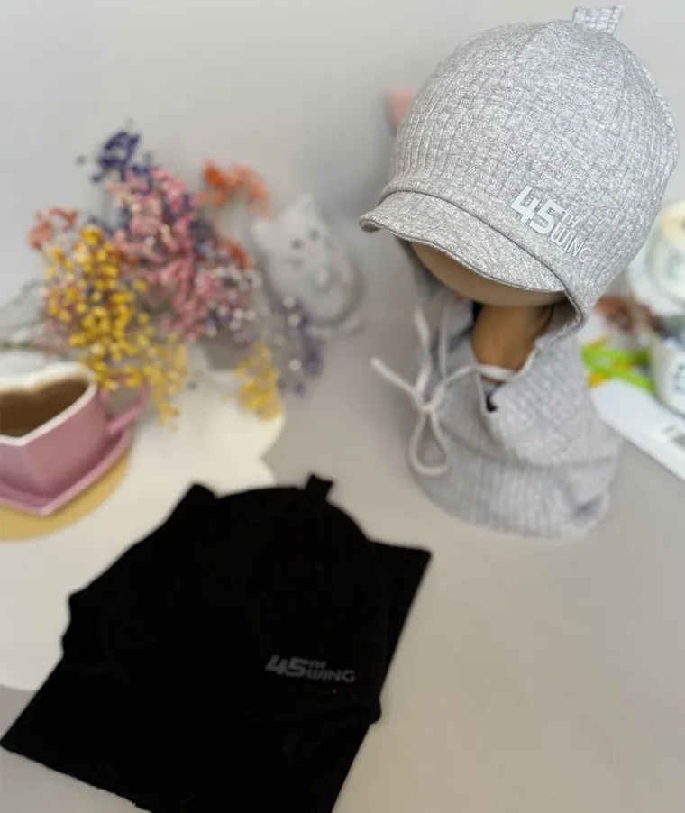 Czapka z daszkiem chłopięca, wiązana, szara, Iltom