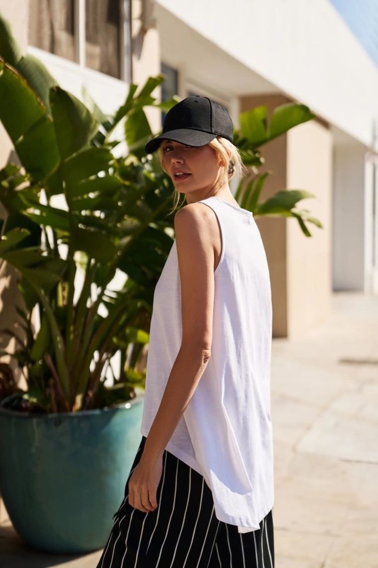 Czapka z daszkiem damska, czarna, Moodo