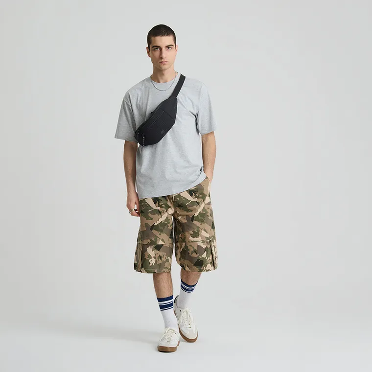 Czarna torba crossbody unisex z regulowanym paskiem NOWEAR