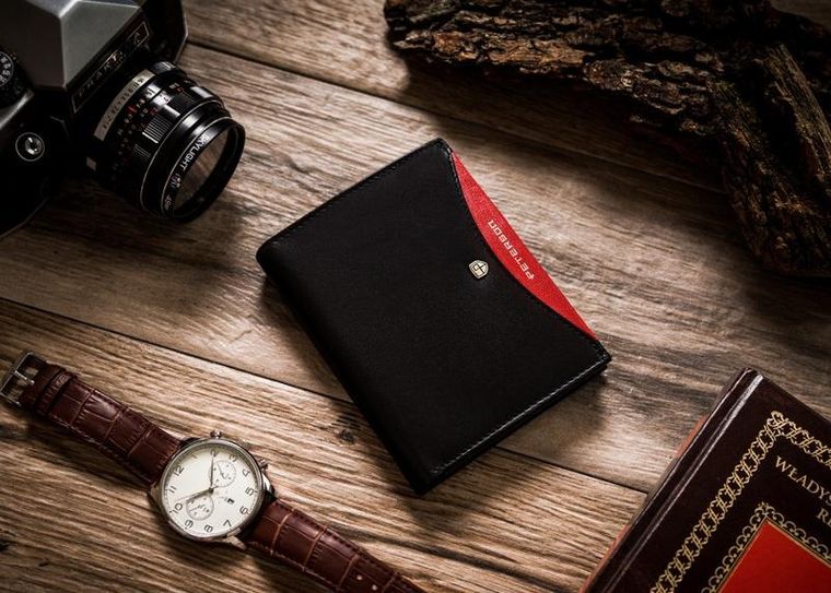 Czarny, pionowy portfel męski ze skóry naturalnej, Peterson