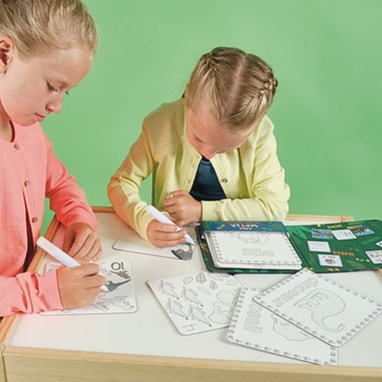 Dinozaury. Kolorowanka wodna z pisakiem. 10 kart