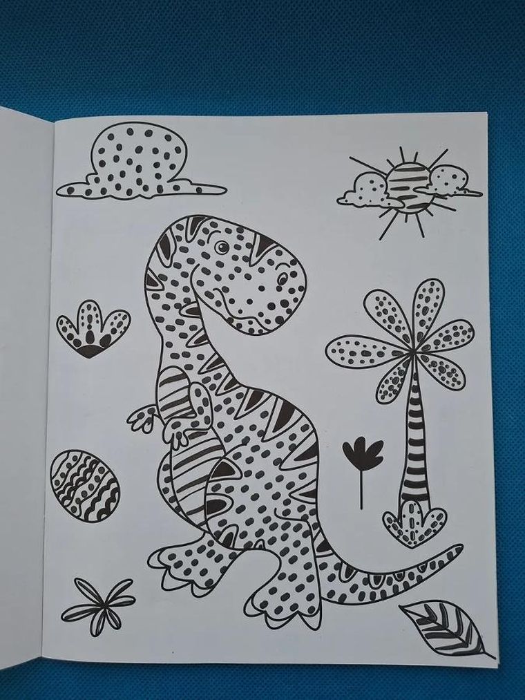 Dinozaury. Malowanie wodą! Magia koloru