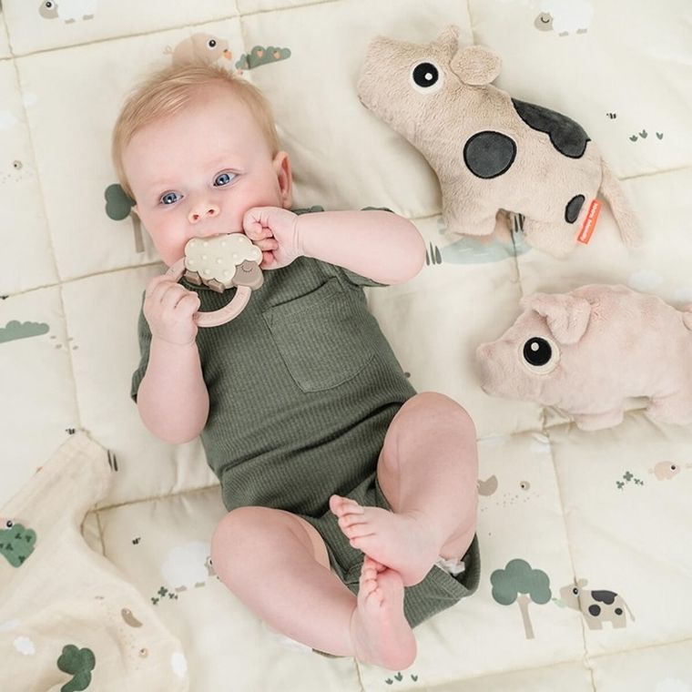 Done By Deer, Krówka Dotti, maskotka, sand, 25 cm