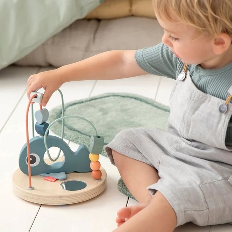 Done by Deer, Wally, labirynt drewniany