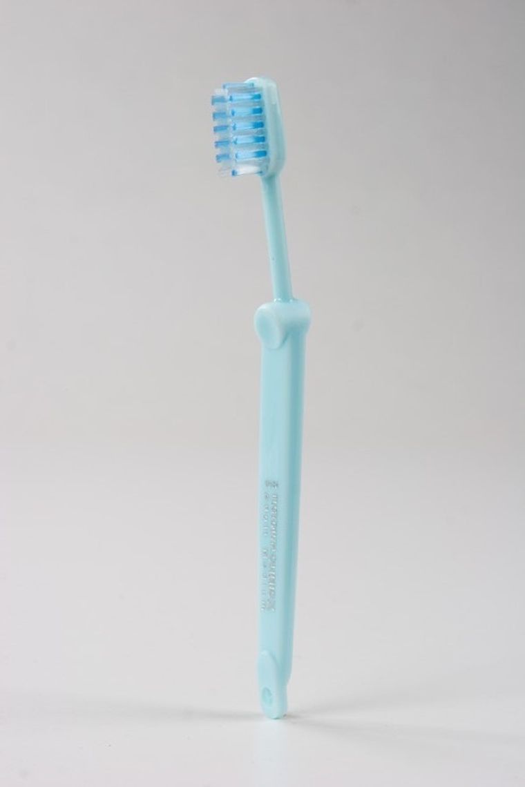 Elgydium, Clinic X Adult, ortodontyczna szczoteczka do zębów dla dorosłych