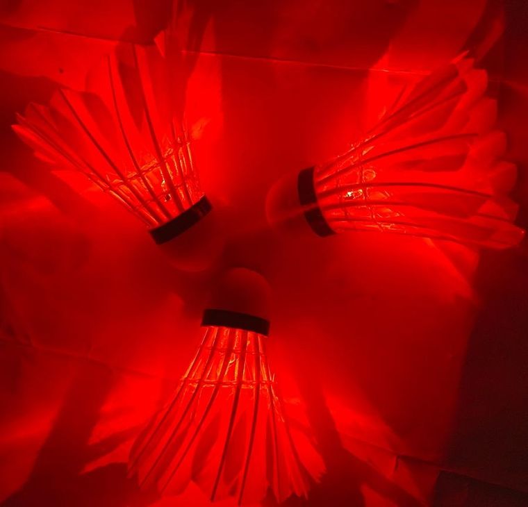 Enero, lotka do badmintona z piór, LED, 3 szt.