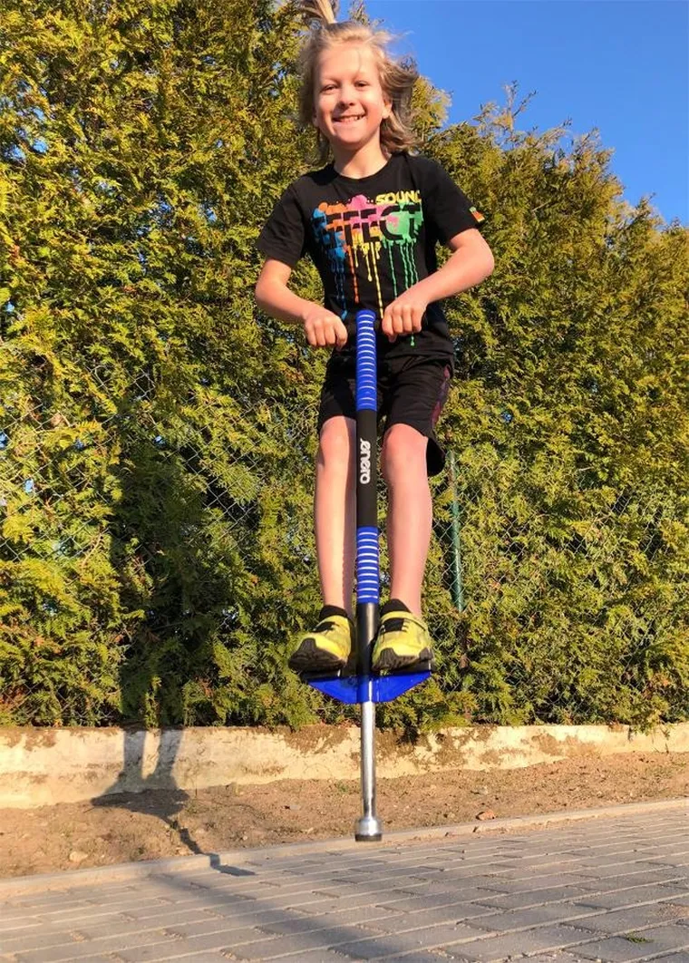 Enero, skoczek pogo, drążek do skakania, niebieski