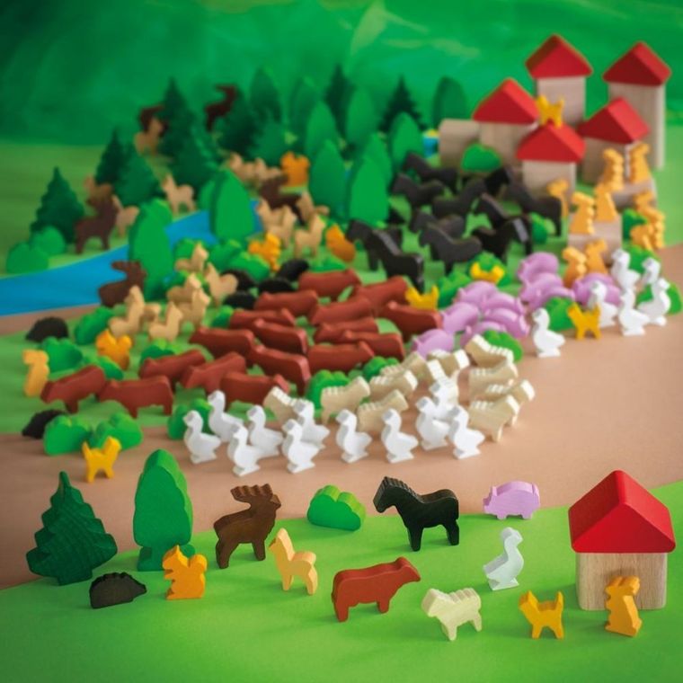 Erzi, drewniane figurki zwierząt drzew domów, 200 elementów