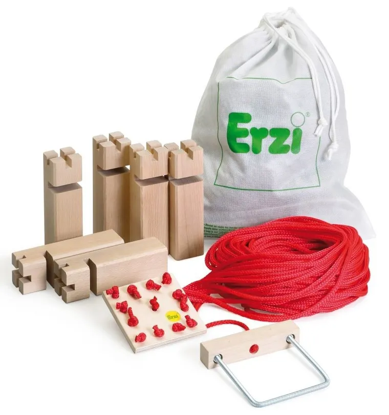 Erzi, Wieża Froebla, drewniana gra zręcznościowa
