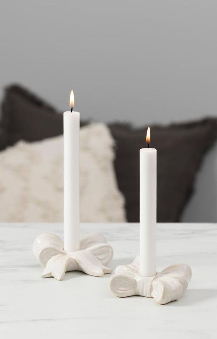 Fanni K, Rusetti, świecznik, kokarda