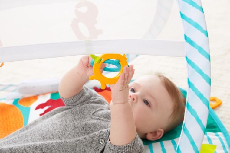 Fisher-Price, mata edukacyjna Fold & Go, zabawka niemowlęca