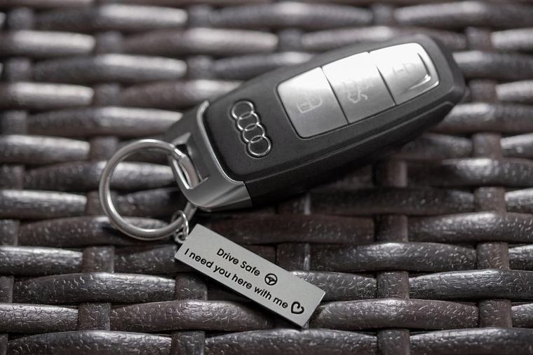 Gadget Master, brelok z tabliczką Drive Safe