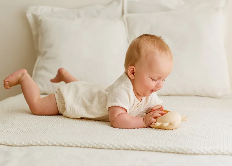 GiliGums, Aksolotl, gryzak silikonowy, beżowy