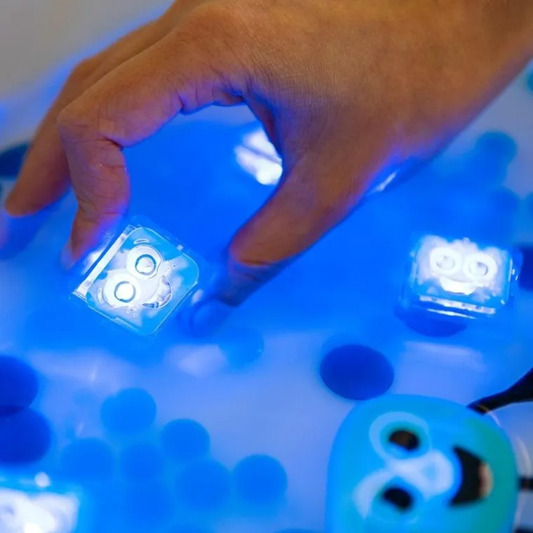 Glo Pals, Blair, kostki sensoryczne świecące w wodzie, 4 szt.