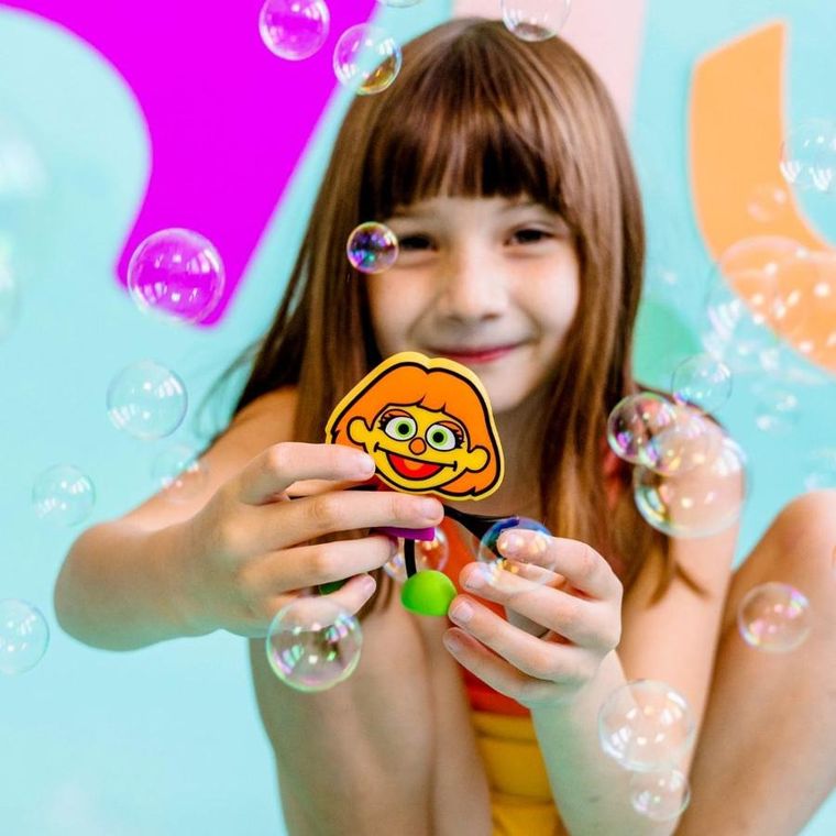 Glo Pals, Julia, postać do kąpieli i kostki sensoryczne świecące w wodzie, zestaw