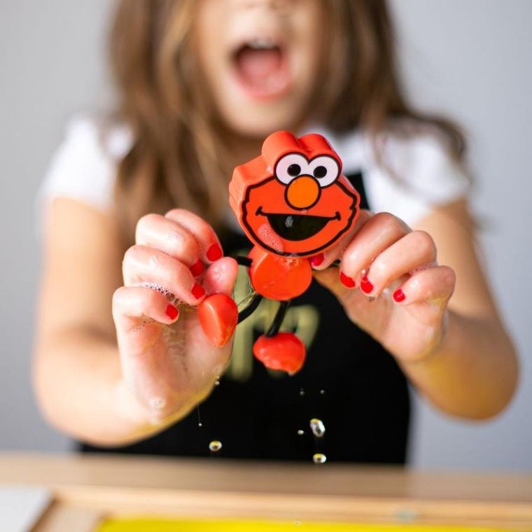 Glo Pals, Ulica Sezamkowa, Elmo, postać do kąpieli i kostki sensoryczne świecące w wodzie, zestaw