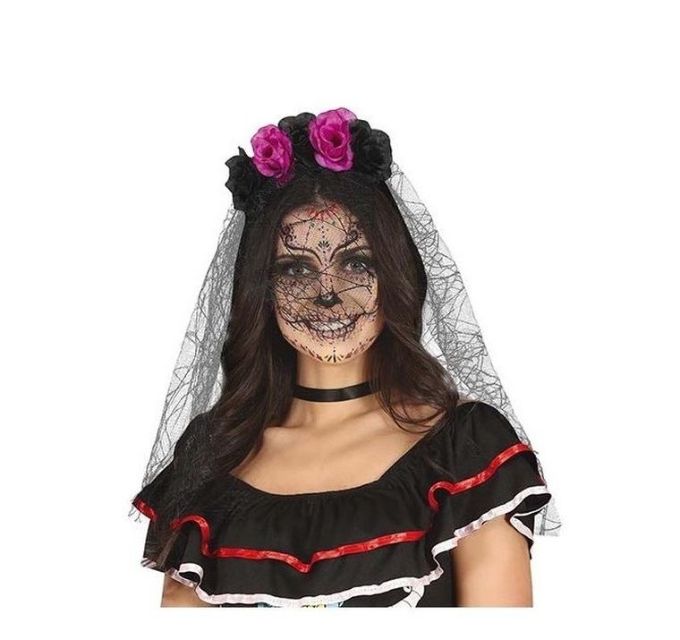 Guirca, opaska z welonem, wianek z kwiatami, czarna