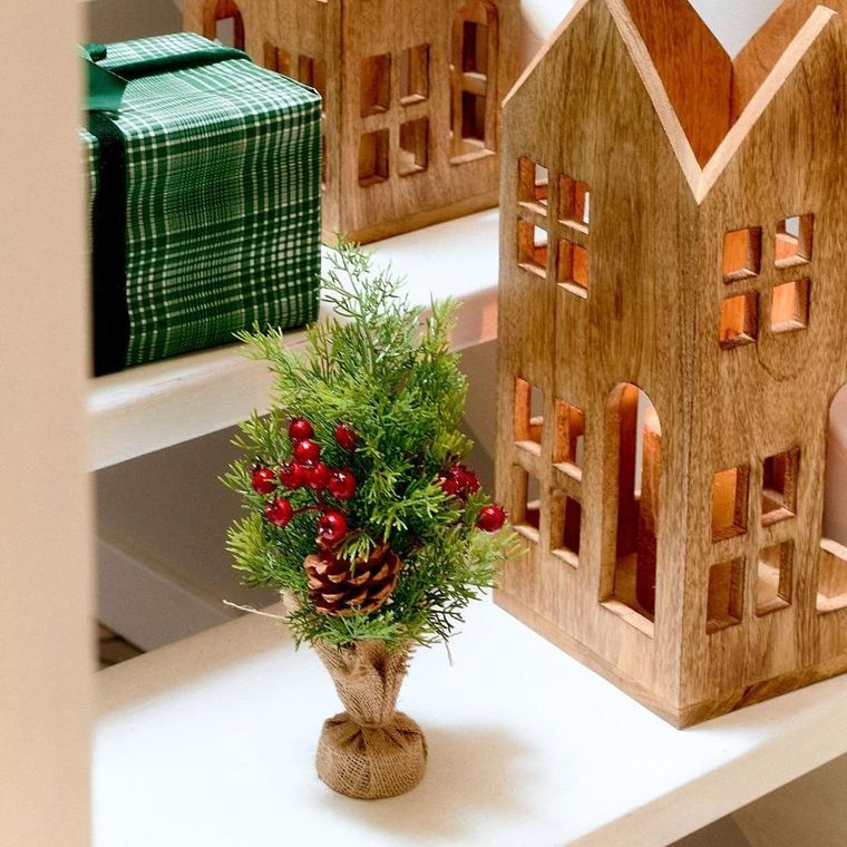 Homla, Juletran, choinka, zielona z szyszkami i czerwonymi gałązkami, 30 cm