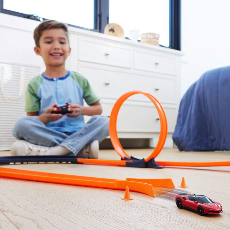 Hot Wheels, Ferrari SF90 Stradale Assetto Fiorano R/C, samochód zdalnie sterowany w skali 1:64