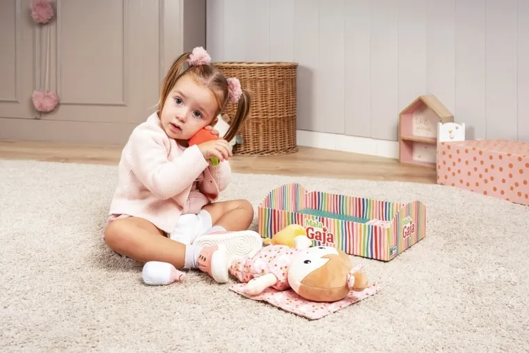 Huggy Luv, Gaja, lalka z 8 akcesoriami, interaktywna, miękka