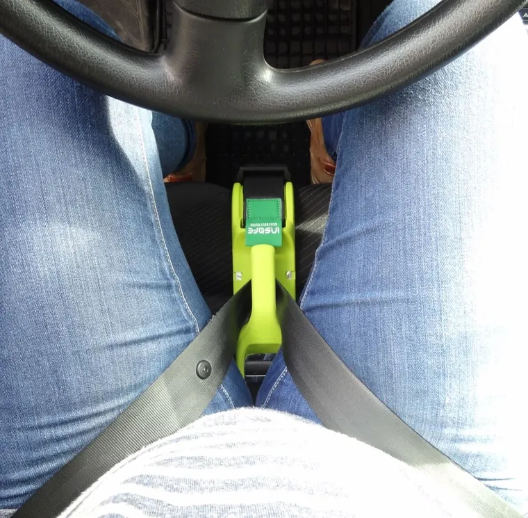 Insafe, adapter do pasów bezpieczeństwa dla kobiet w ciąży