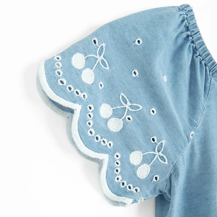 Jeansowa sukienka z haftem Cool Club