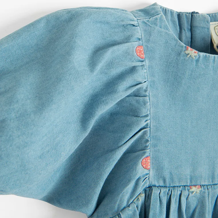 Jeansowa sukienka z krótkim rękawem w truskawki Cool Club