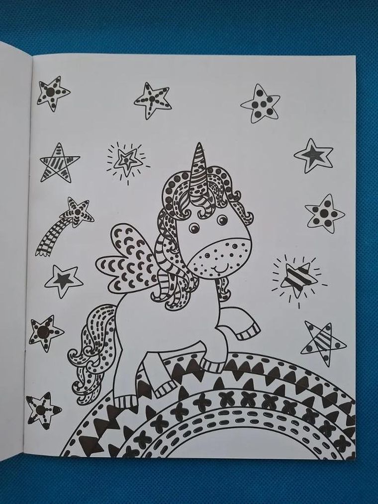 Jednorożce. Malowanie wodą! Magia koloru