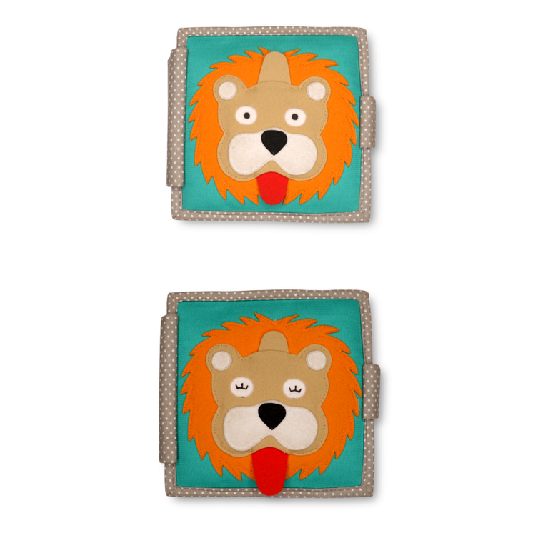 Jolly Designs. Lew. Książeczka sensoryczno-manipulacyjna