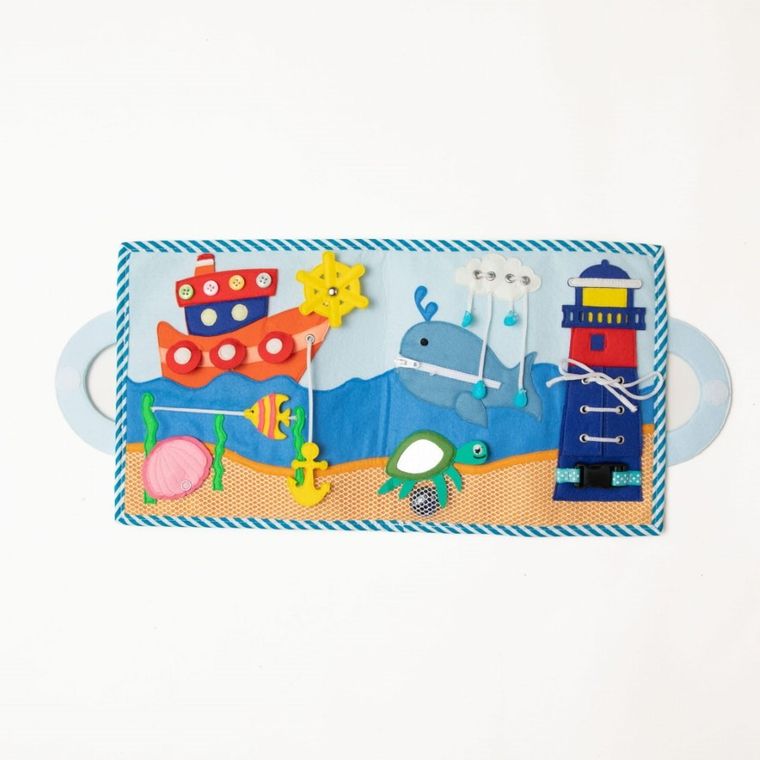 Jolly Designs. Magiczna Ryba. Tablica manipulacyjna. Książeczka sensoryczna