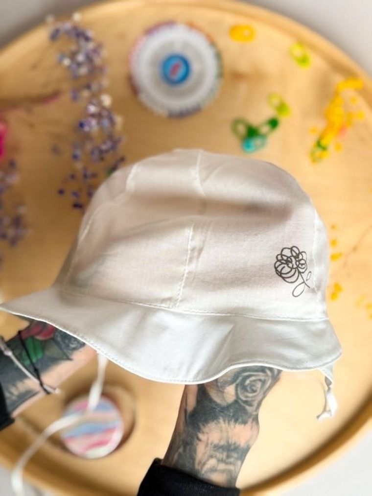 Kapelusz dziewczęcy, wiązany, ecru, Iltom