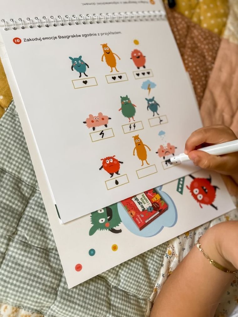 Kapitan Nauka. Bazgraki kodują