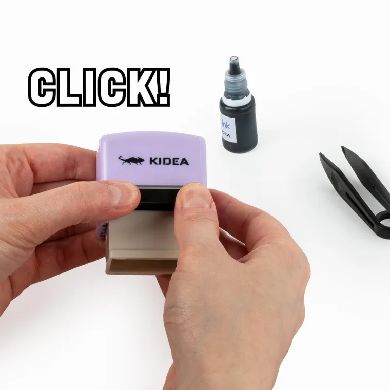 Kideaa, stempel do tkanin z literkami