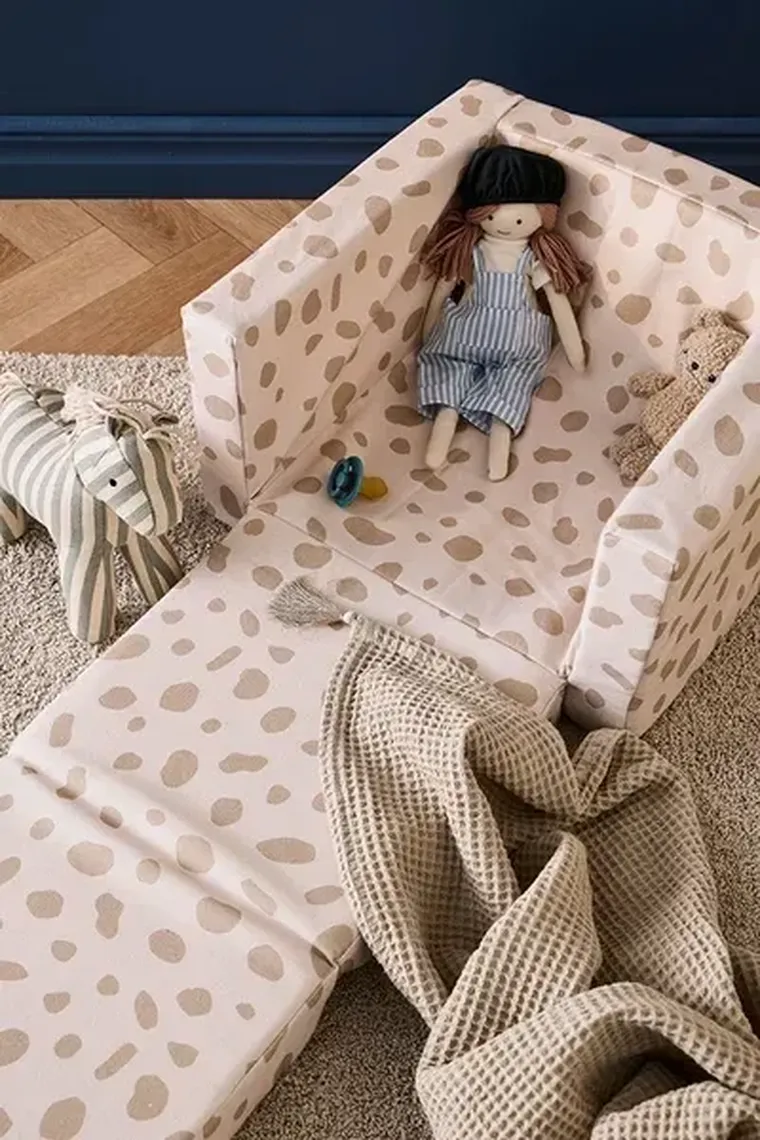 Kid's Concept, składany fotelik w kropki