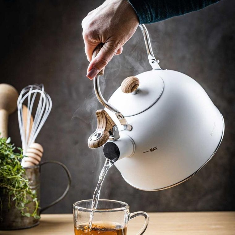 Kinghoff, czajnik z gwizdkiem, biały, 2,5l