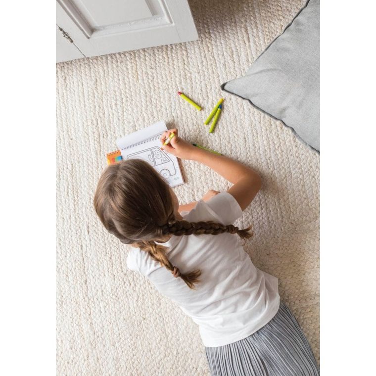 Kolorowanka z kredkami. Ocean