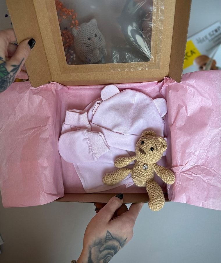 Komplet niemowlęcy, Czapka, Rękawiczki niedrapki, Apaszka, różowy, Iltom